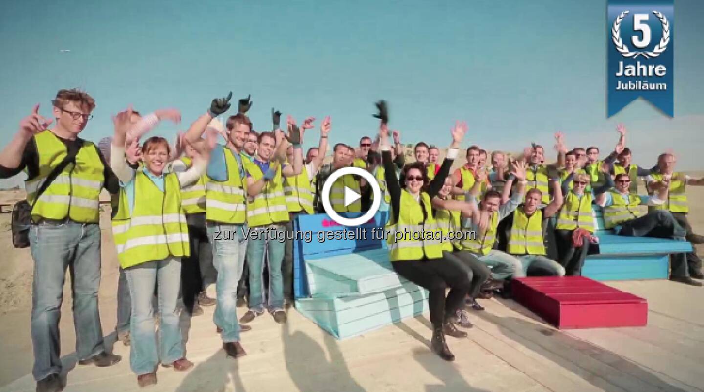 Erste Immobilienfonds feiert f&uuml;nften Geburtstag u.a. mit einem Video, empfehlenswert, gut gemacht http://www.erste-am.at/de/private_anleger/news/fonds-tv/5JahreErsteErsteImmobilienfonds