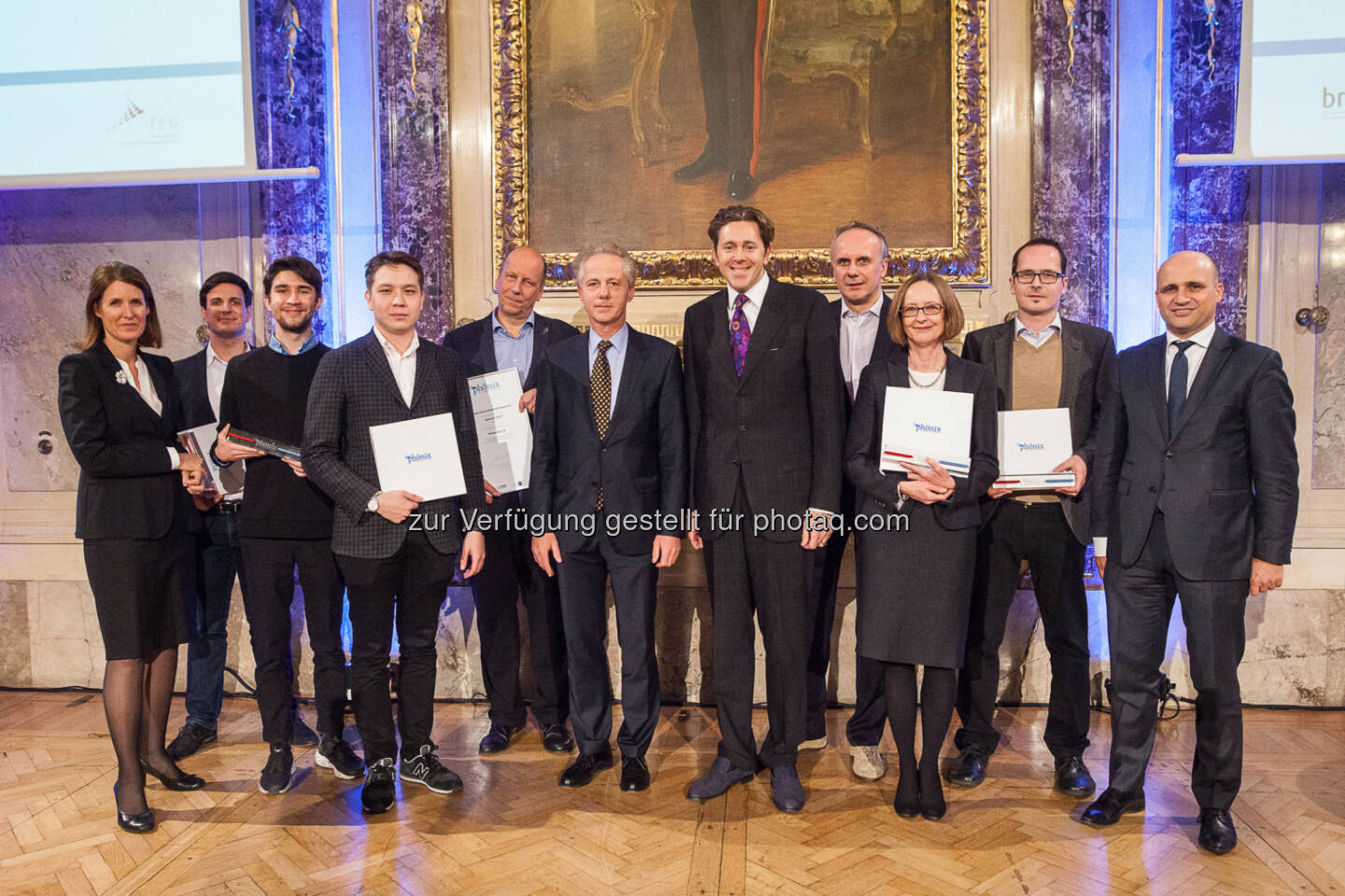 Staatssekretär Harald Mahrer hat gestern im Haus der Industrie in fünf Kategorien den Gründerpreis Phönix an Start-ups und Forschungseinrichtungen verliehen - Bundesministerium für Wissenschaft, Forschung und Wirtschaft: Staatssekretär Mahrer zeichnet erfolgreichste Start-ups 2016 aus (Fotograf: Martin Lusser - Fotocredit:BMWFW/Lusser)