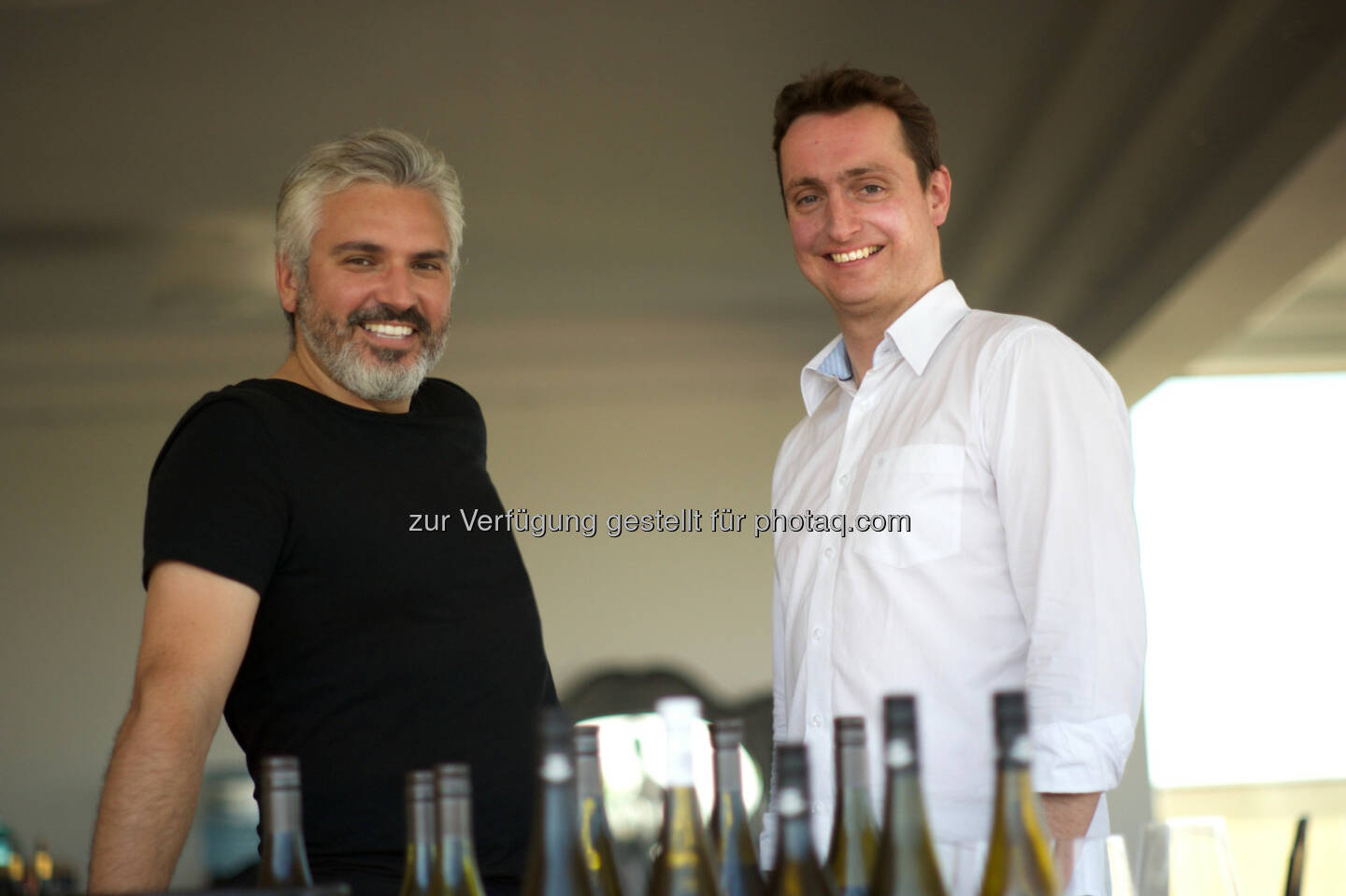 Oliver Sartena und Dietmar Pirolt: Just Taste Handelsgesellschaft m.b.H.: Ab heute 12 Uhr: Weinhandels-Start-up eröffnet ersten Pop-up-Store in Wien 7. (C) Just Taste