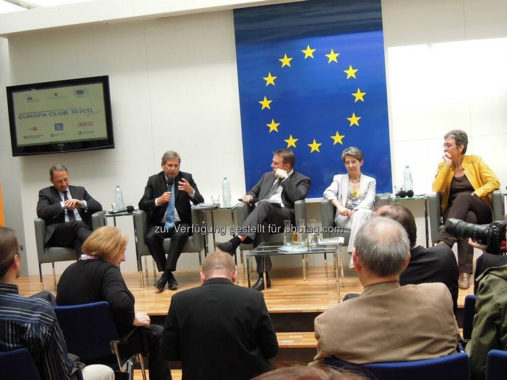 Andreas Schieder (Staatssekretär, BMF), Johannes Hahn (EU-Kommissar für Regionalpolitik), Meinrad Knapp (ATV, Moderator), Barbara Prammer (Präsidentin des österreichischen Nationalrats), Ulrike Lunacek (Europaabgeordnete), © com_unit (06.05.2013) 