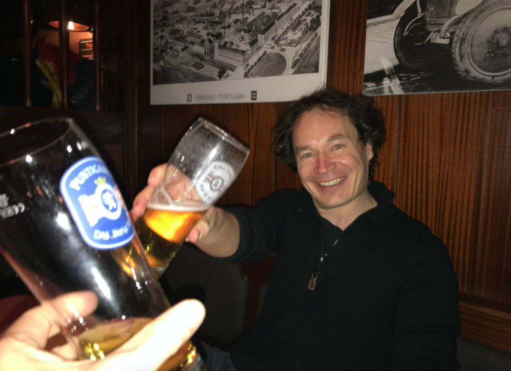 Prost mit Jan Schwieger. Das war vor 15 Jahren lässig und ist es nach wie vor  (28.11.2016) 