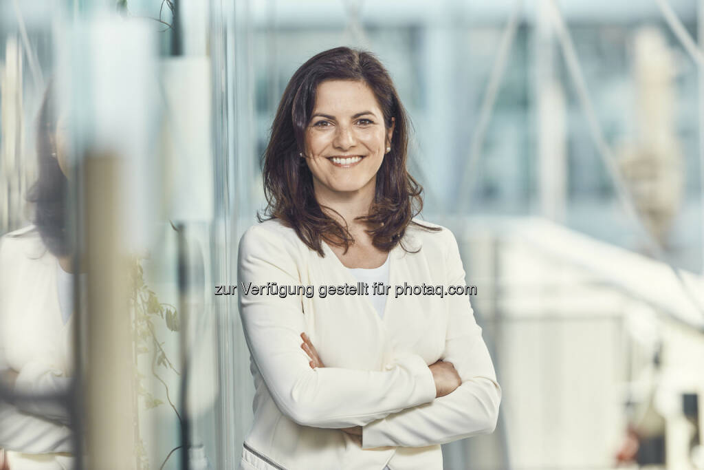 Susanne Baumann-Söllner, Direktorin - Austria Center Vienna: Internationaler Charity Bazaar im Austria Center Vienna: United Nations Women’s Guild sammelt Spenden für Kinder (Fotograf: Andreas Hofer www.andreas-hofer / Fotocredit: IAKW-AG, Andreas Hofer), © Aussender (01.12.2016) 