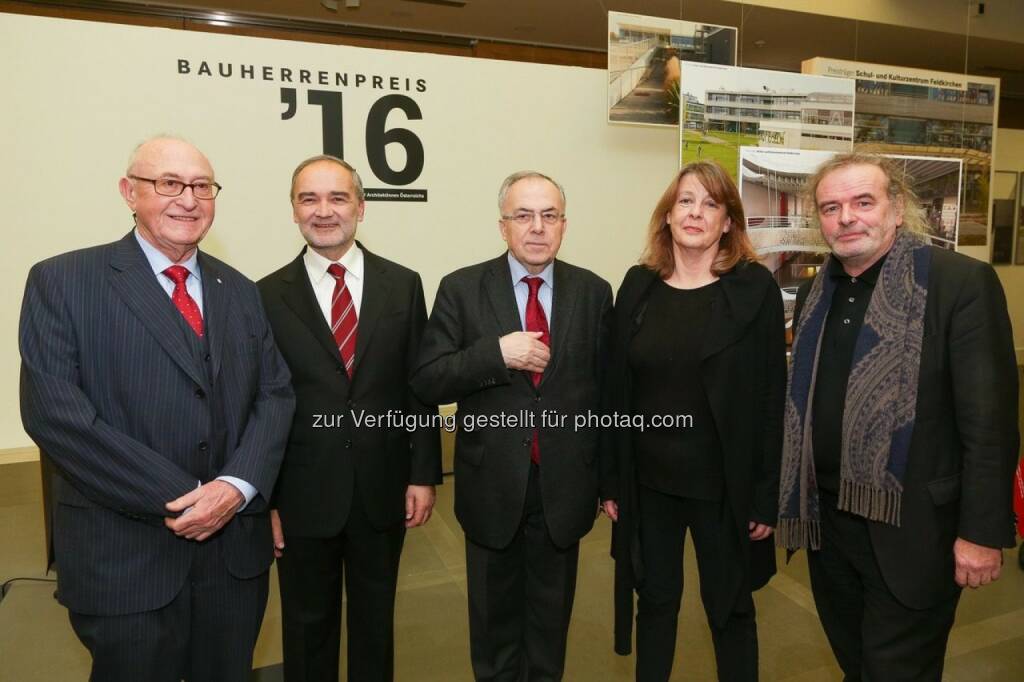 Dr. Günter Geyer (Vorstandsvorsitzender Wiener Städtische Versicherungsverein), Mag. Adolph Stiller (Ausstellungskurator), Dr. Peter Fichtenbauer (Volksanwalt), Mag. Marta Schreieck (Präsidentin der Zentralvereinigung der ArchitektInnen Österreichs) und Mag. Martin Kohlbauer (Jurymitglied). - Wiener Städtische Versicherungsverein: Ausstellungseröffnung „Ausgezeichnete Lebensräume – Bauherrenpreis 2016“ (Fotocredit:Wiener Städtische Versicherungsverein/APA-Fotoservice/Tanzer), © Aussendung (15.12.2016) 