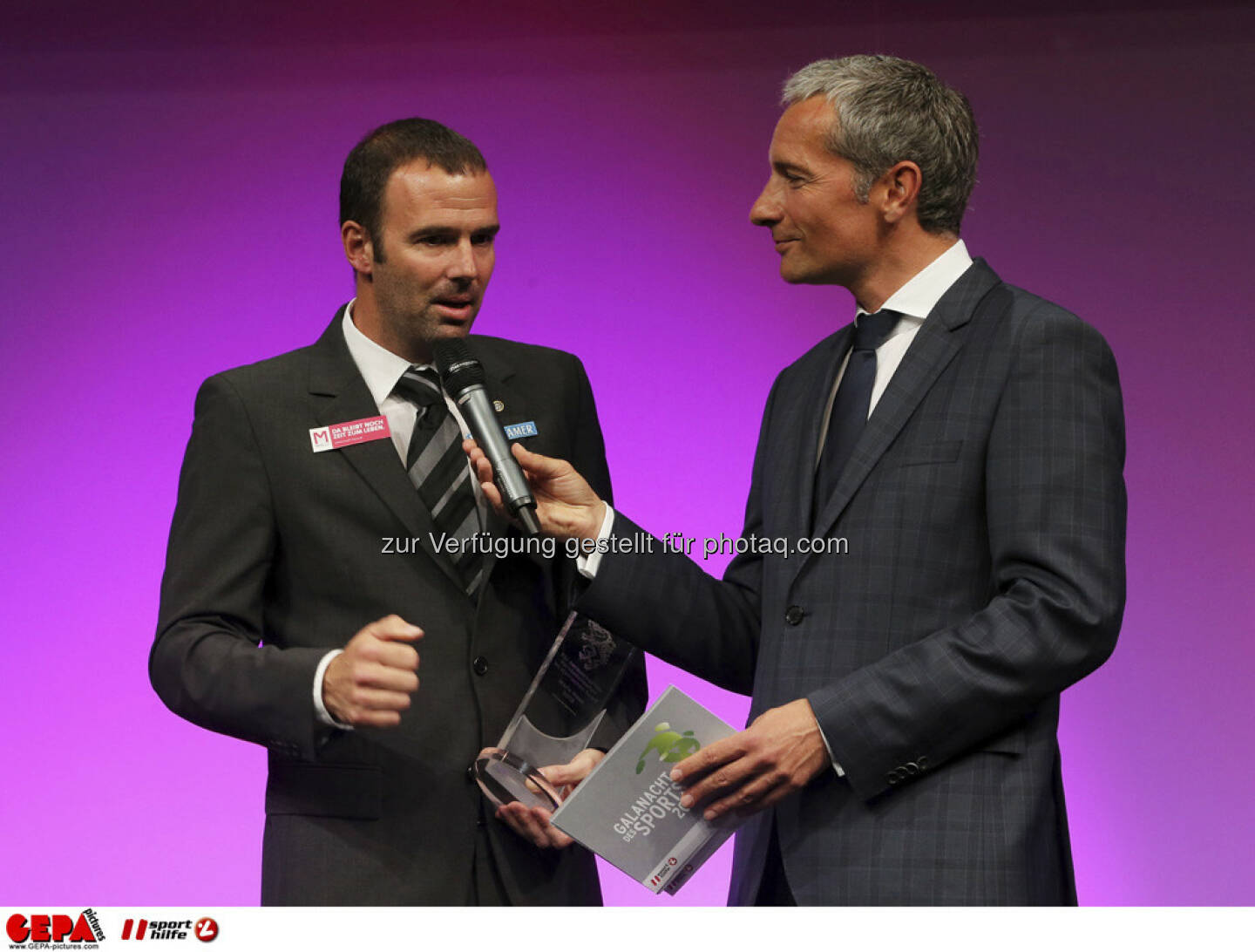 Mario Haas (SK Sturm Graz) und Moderator Rainer Pariasek, Foto: GEPA pictures/ Markus Oberlaender