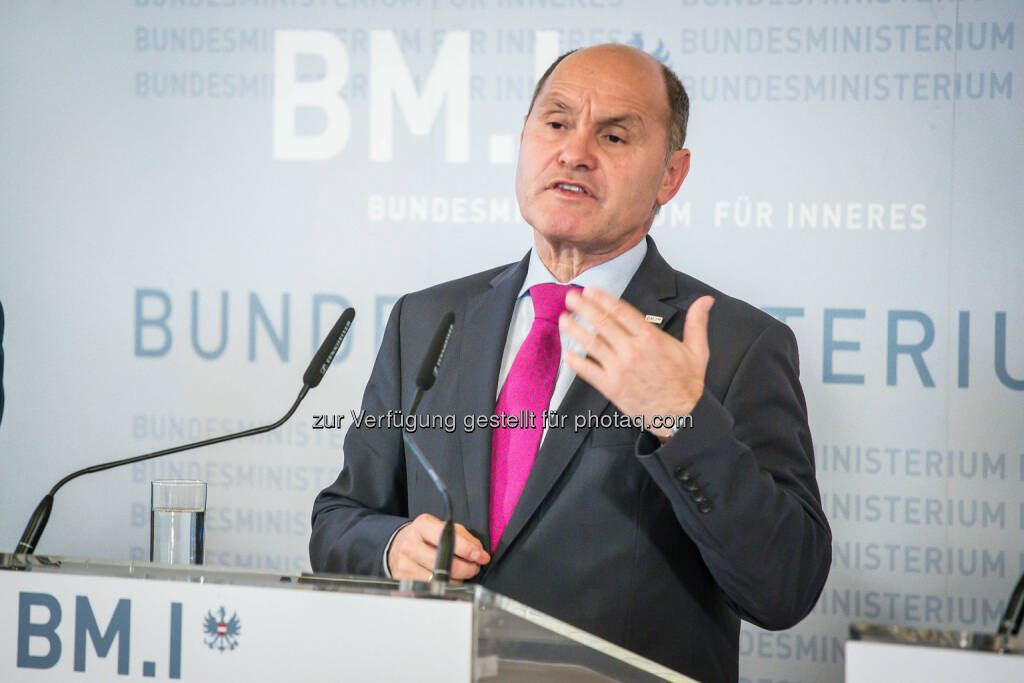 Innenminister Wolfgang Sobotka - Bundesministerium für Inneres: Sobotka: „Schwerer Schlag gegen Schlepperei“ (Fotocredit: BMI), © Aussender (20.12.2016) 