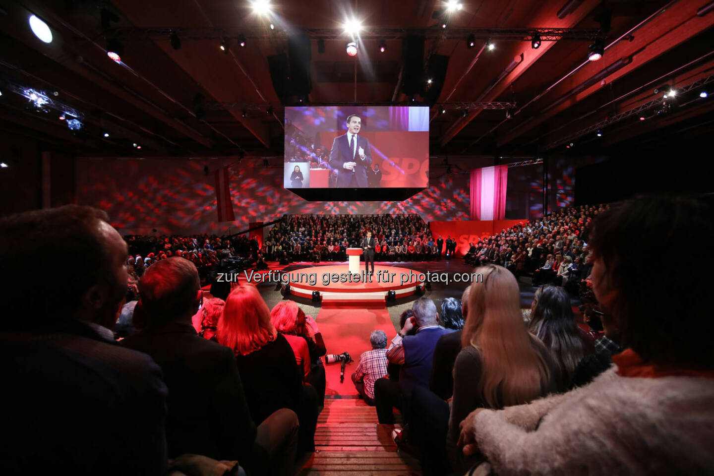 Rede von Christian Kern (SPÖ) in der Messehalle in Wels (Bild: SPÖ)