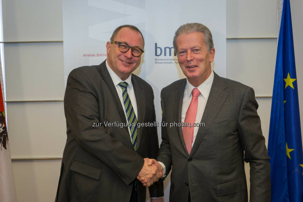 Vizekanzler und Tourismusminister Mitterlehner mit ÖHT-Geschäftsführer Kleemann: Bundesministerium für Wissenschaft, Forschung und Wirtschaft: Mitterlehner: Neuer Investitionsboom im Tourismus bringt Wachstum und Arbeitsplätze (C) Jakob Glaser, © Aussender (13.01.2017) 