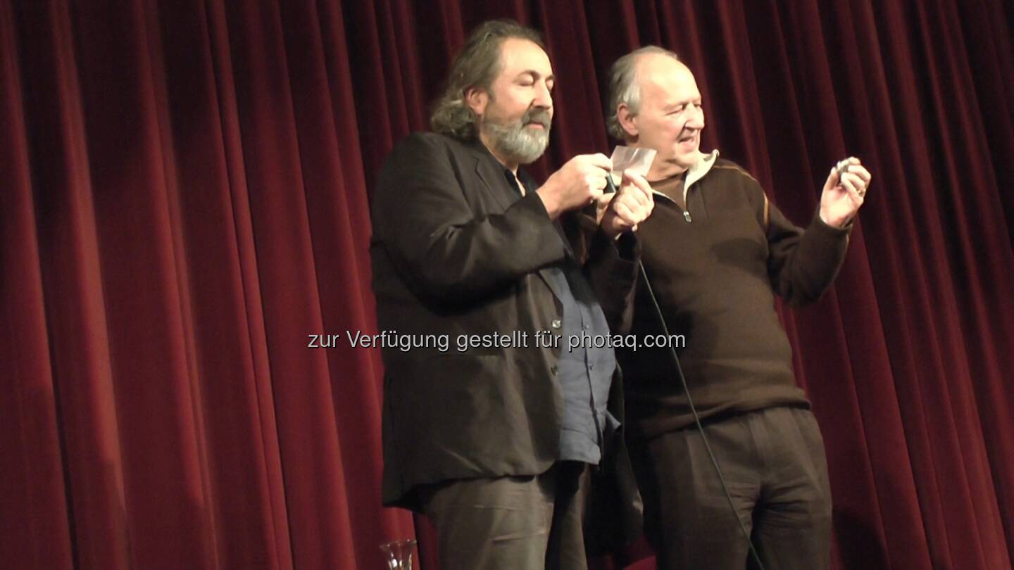 Werner Herzog und Viennale Direktor Hans Hurch bei der Verleihung im Metro Kinokulturhaus - Viennale Film Festival: „VIENNALE METEORIT“ an Werner Herzog verliehen (Fotocredit: Filmarchiv Austria)