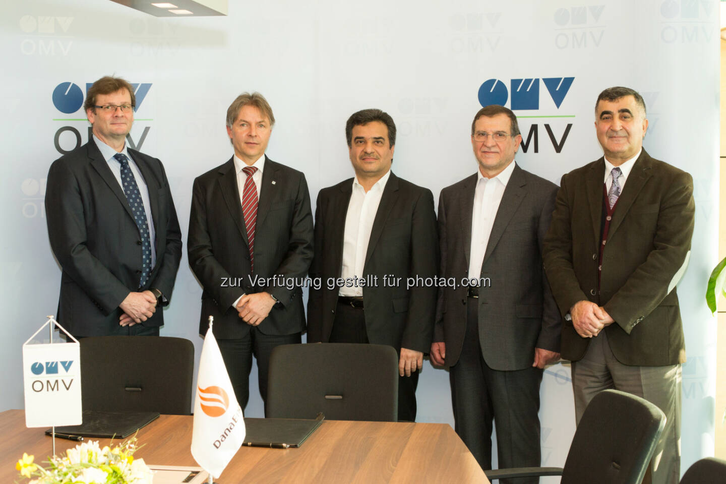 Unterzeichnung eines Memorandum of Understanding von OMV und dem iranischen Unternehmen Dana Energy: V.l.n.r.: Erwin Kröll (OMV Senior Vice President MEA Hub), Johann Pleininger (OMV Vorstandsmitglied verantwortlich für Upstream), Mohammad Iravani (CEO and Chairman of the Board of Dana Energy), S. Mostafa Khoee (Dana Energy Board Member for Upstream), Naghi Iravani (Managing Director of Dana Oil Services)