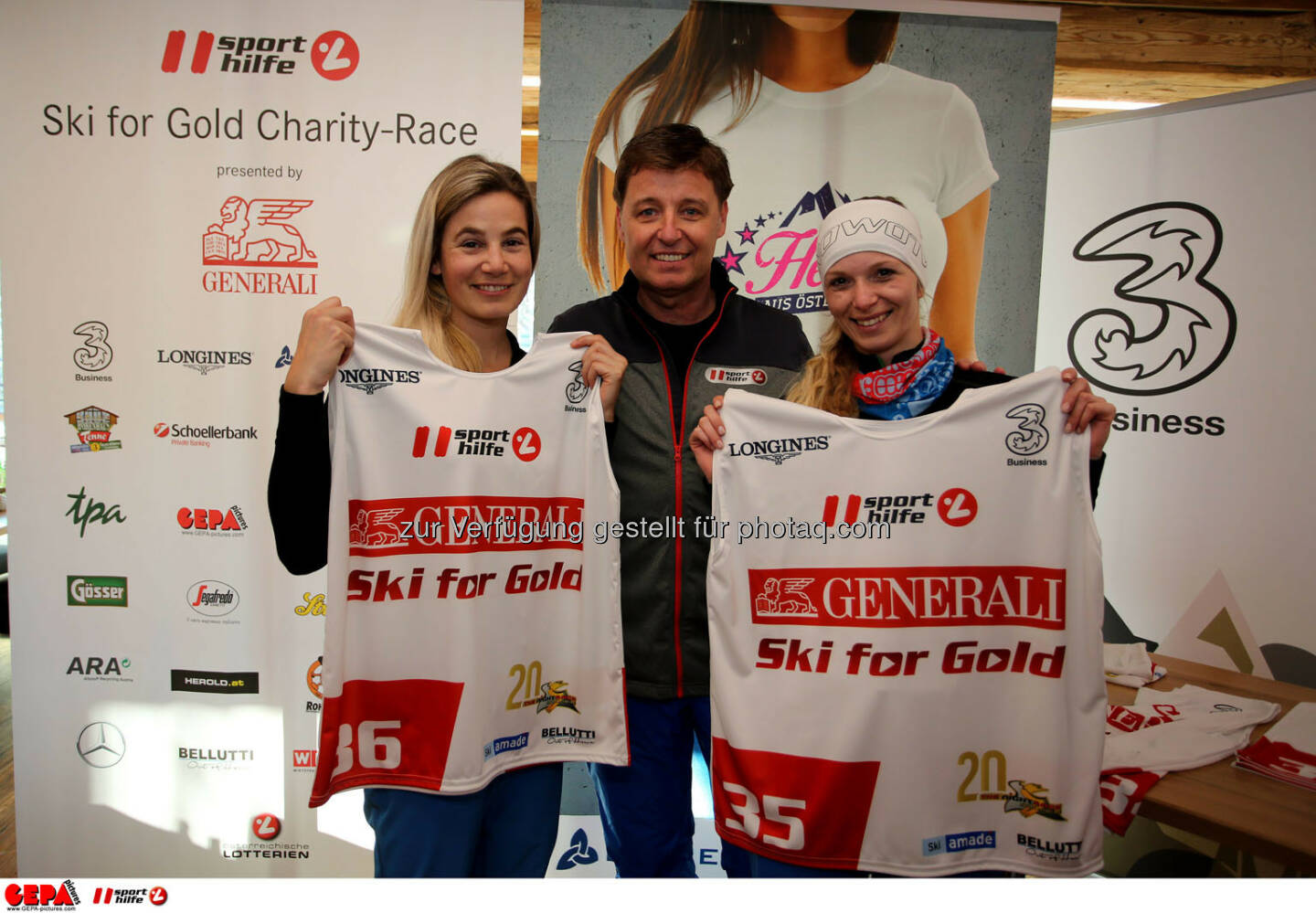 Ski for Gold Charity Race. Image shows Simone Gruber-Hofer, managing director Harald Bauer (Sporthilfe) and Elisabeth Reiter. Photo: GEPA pictures/ Daniel Goetzhaber