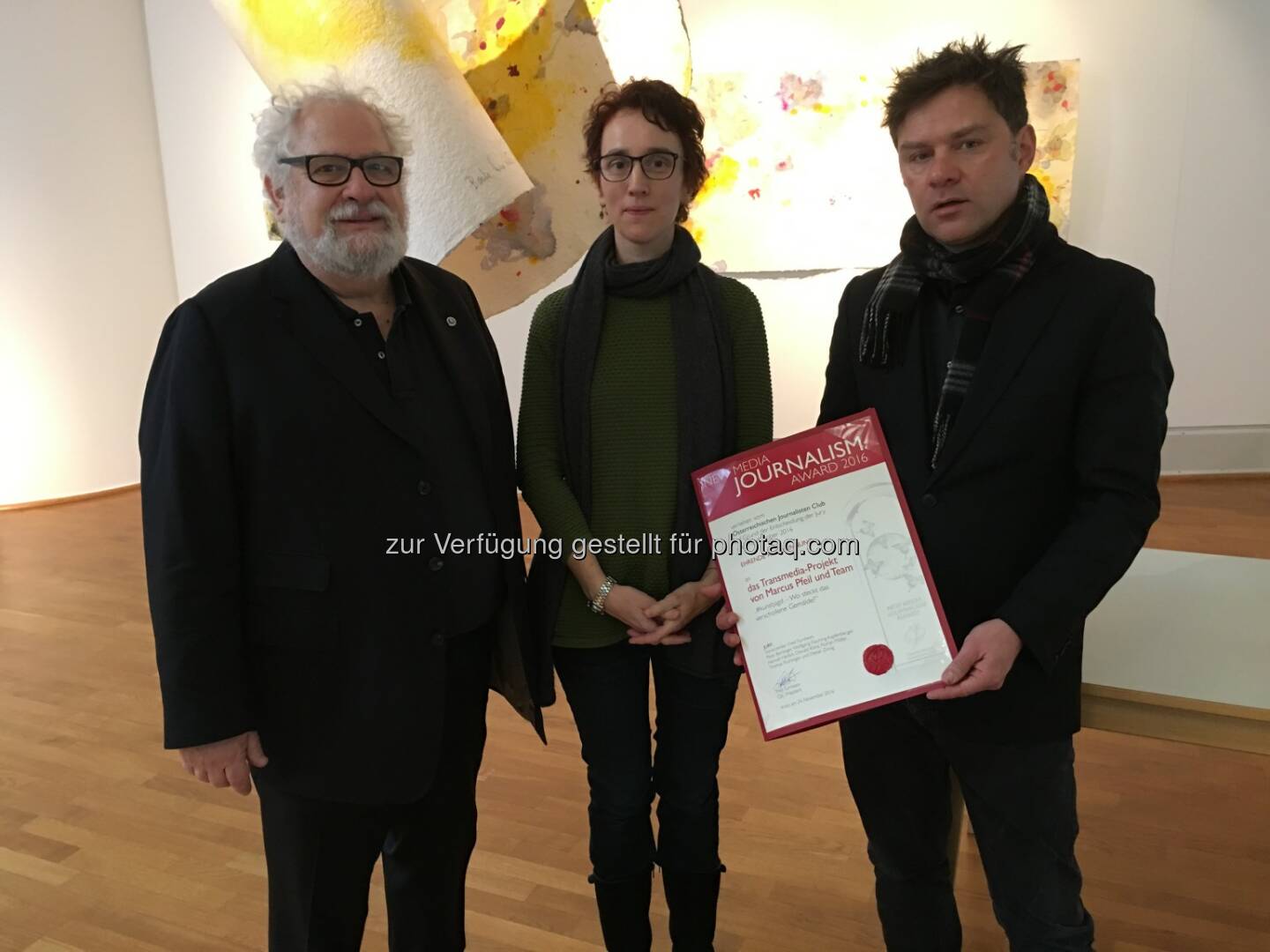 ÖJC-Präsident Prof. Fred Turnheim, Direktorin des Österreichischen Kulturforums in Berlin Viktoria Wagneran, Marcus Pfeil - Österreichischer Journalisten Club: Verleihung der „Ehrenden Anerkennung“ des „New Media Journalism Award“ in Berlin (Fotocredit: ÖJC/M.Turnheim)