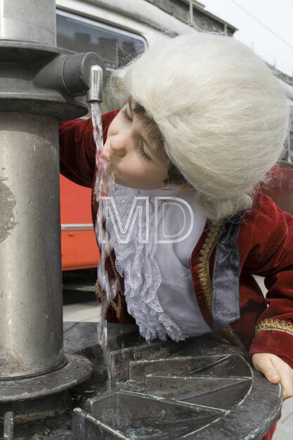 Mozart am Trinkbrunnen, © Martina Draper (10.05.2013) 