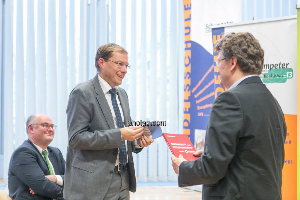 Gerald Reidinger (EVN), Johannes Lindner (Schumpeter HAK), © Martina Draper/photaq (01.02.2017) 