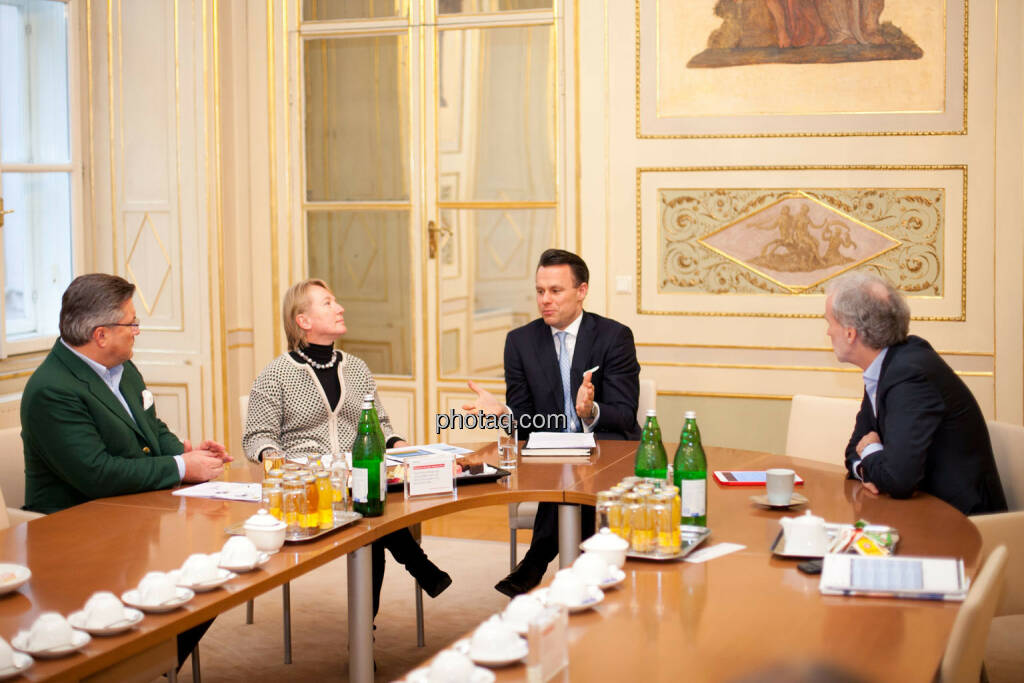 Karl-Heinz Strauss (Porr), Heike Arbter (RCB), Christoph Boschan (Wiener Börse), Christian Drastil (BSN), © Michaela Mejta (02.02.2017) 