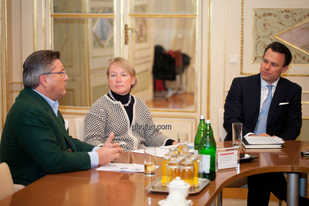 Karl-Heinz Strauss (Porr), Heike Arbter (RCB), Christoph Boschan (Wiener Börse), © Michaela Mejta (02.02.2017)