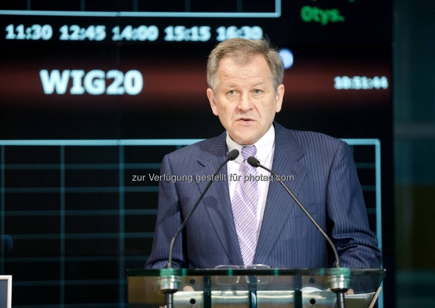 Eduard Zehetner - Bilder zum Immofinanz-Comeback in Warschau - http://blog.immofinanz.com/de/2013/05/10/immofinanz-in-warschau-ringing-the-bell-und-der-boersenbulle/