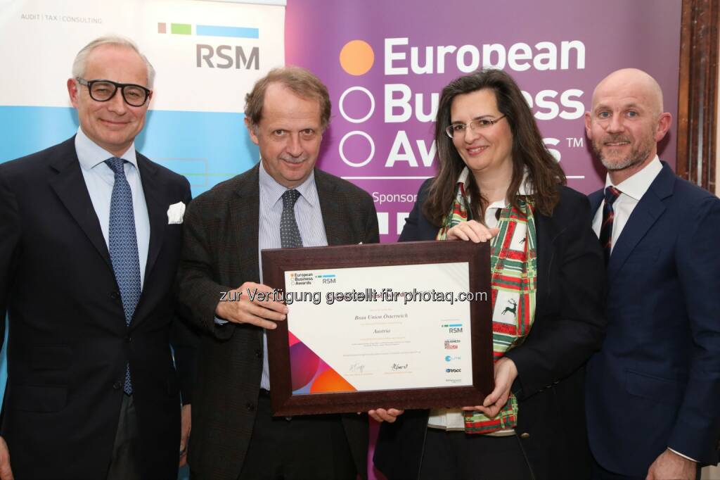 Stefan Walter, Managing Partner von RSM Austria, Markus Liebl, Generaldirektor, und Gabriela Maria Straka, Leitung Kommunikation / PR und CSR von der Brau Union Österreich und Adrian Tripp, CEO der European Business Awards - Brau Union Österreich AG: Brau Union Österreich bei Internationalem Deutschen PR-Preis nominiert (Fotocredit: Schedl), © Aussendung (14.02.2017) 