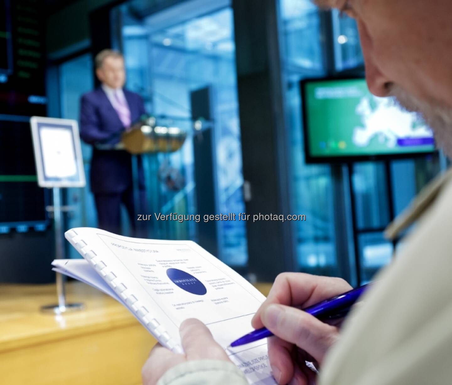 Mitschrift - Bilder zum Immofinanz-Comeback in Warschau - http://blog.immofinanz.com/de/2013/05/10/immofinanz-in-warschau-ringing-the-bell-und-der-boersenbulle/