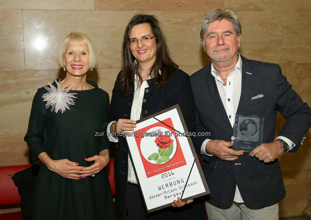 Heilwig Pfanzelter, ORF Moderatorin, Gabriela Maria Straka, Leitung PR/Kommunikation & CSR bei der Brau Union Österreich, Christof Sigel, Managing Director von McCann Erickson Austria: Brau Union Österreich AG: Gösser stärkt Miteinander der Generationen: Werbespot mit Senioren-Rose ausgezeichnet (C) J. Hannes Hochmuth, Österreichischer Journalistenclub
, © Aussendung (16.02.2017) 