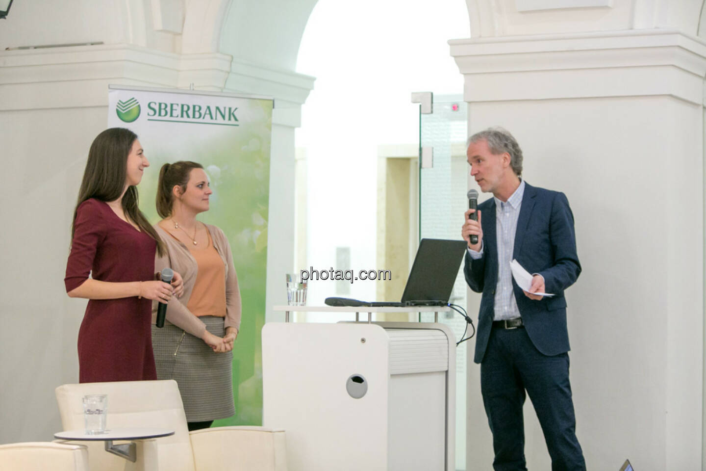 Linda Michalech (Sberbank), Anja Soffa (Sberbank), Christian Drastil (BSN)