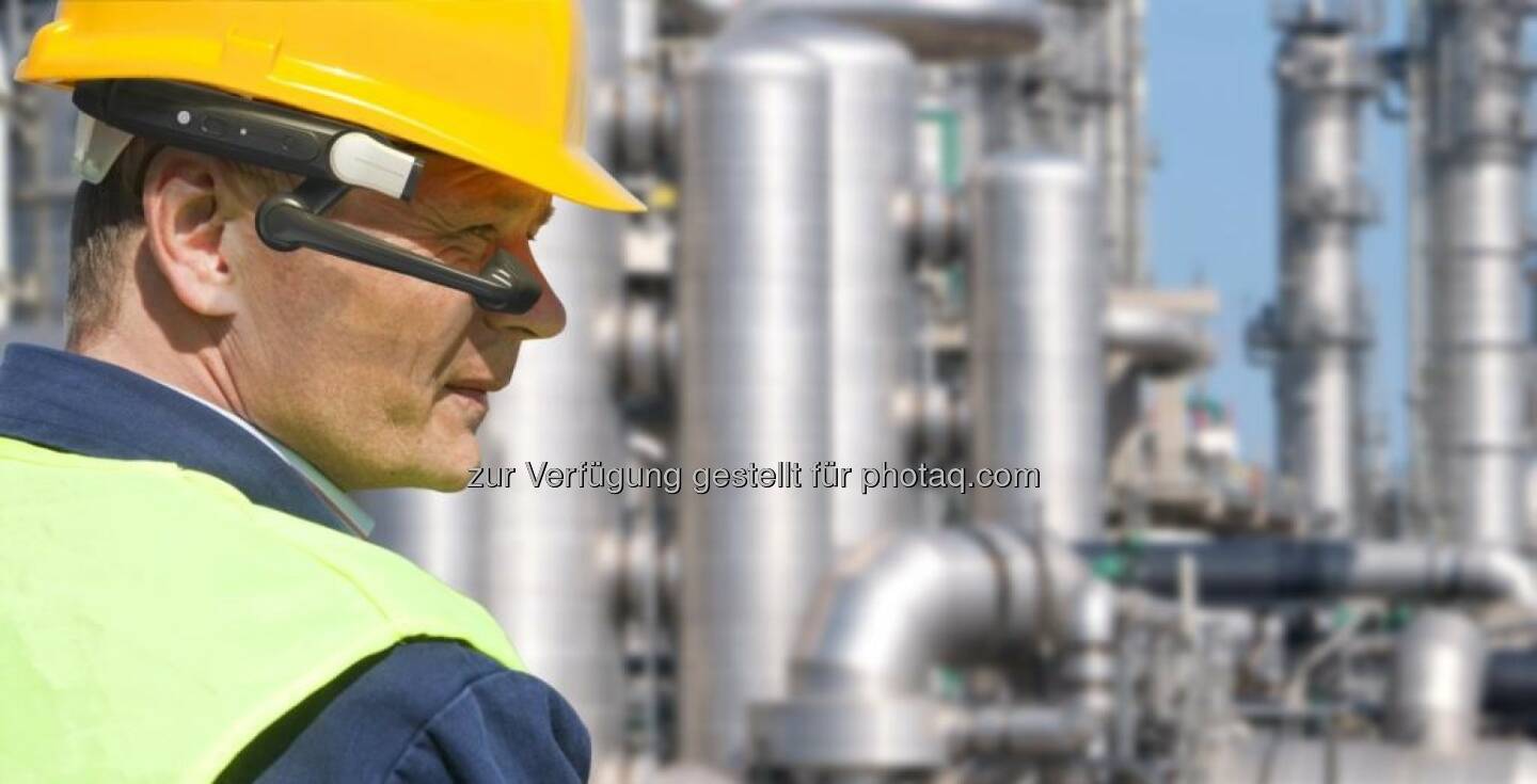 BARCOTEC Vertriebs GmbH: Hersteller des ersten industriellen Head-Mounted Terminal (HMT-1) stellte eine neue Dimension des mobilen Arbeitens vor (Fotocredit: BARCOTEC)