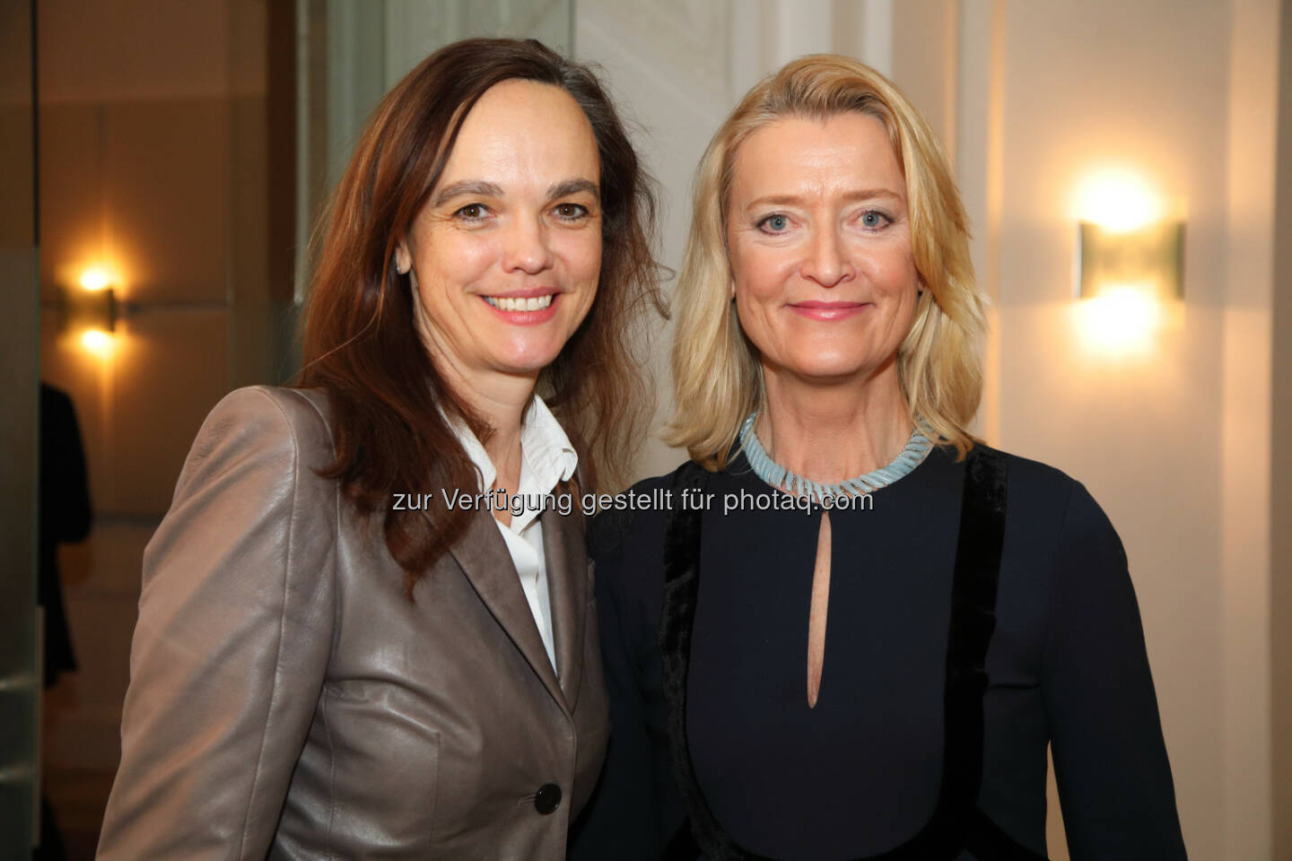 Sonja Hammerschmid (Bundesministerin für Bildung) und Johanna Rachinger (Generaldirektorin der Österreichischen Nationalbibliothek) - Österreichische Nationalbibliothek: Eröffnung der Ausstellung Maria Theresia. Habsburgs mächtigste Frau in der Österreichischen Nationalbibliothek. (Fotocredit: Österreichische Nationalbibliothek/APA-Fotoservice/Schedl)