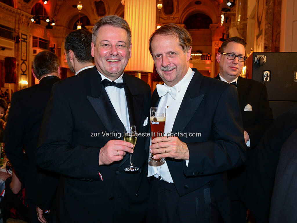 Bundesminister Andrä Rupprechter und Brau Union Österreich Generaldirektor Markus Liebl - Brau Union Österreich AG: 60. Jubiläum: Gösser erfrischte auch heuer am Ball der Wiener Kaffeesieder (Fotocredit: Brau Union Österreich), © Aussendung (20.02.2017) 