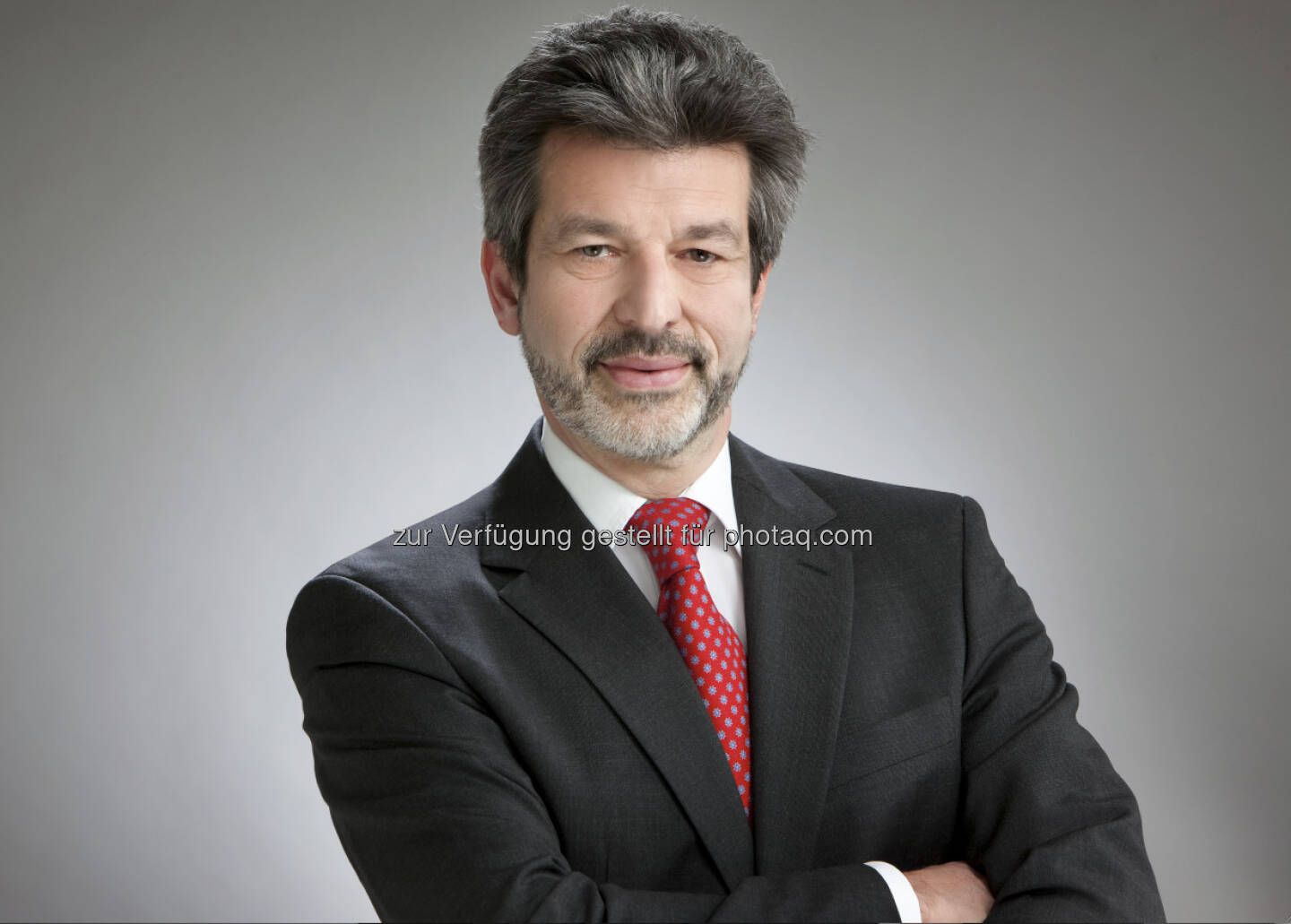 Mathias Bauer, RCM: &bdquo;Der Wunsch nach mehr Planbarkeit und Sicherheit bei Geldanlageprodukten steigt gerade in herausfordernden Kapitalmarktzeiten. Im Hinblick auf den Sicherheitsaspekt haben Wertpapierfonds wichtige Argumente auf ihrer Seite, beispielsweise das Thema breite Streuung auf viele verschiedene Wertpapiere zur Reduktion des Ausfallsrisikos im Gesamtportfolio&ldquo; (c) RCM