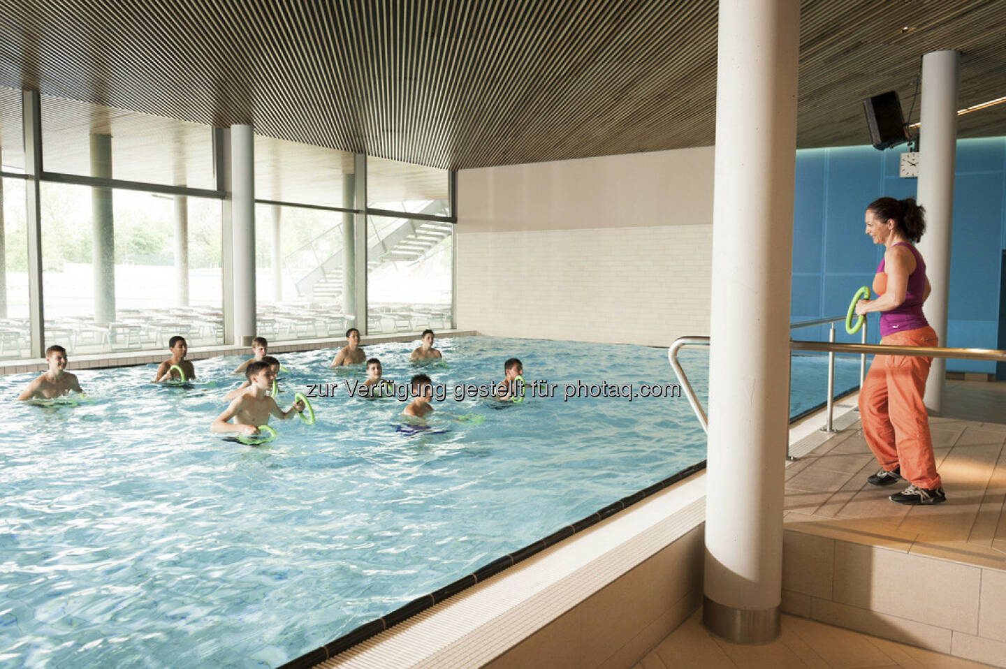 Therme Wien - Schwimmbecken, Trainerin