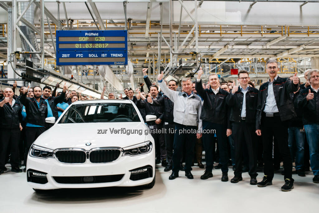 Mit der neuen BMW 5er Reihe startet die weltweit erfolgreichste Business-Limousine in die siebte Modellgeneration. +++ Neben dem BMW Group Werk im bayerischen Dingolfing wird das Modell auch in Österreich bei Magna Steyr in Graz für den Weltmarkt gebaut. +++ Ein Großteil wird darüber hinaus auch mit einem hocheffizienten Motor aus dem weltgrößten Motorenwerk des Konzerns im oberösterreichischen Steyr unterwegs sein. - BMW Group in Österreich: Produktionsstart des wahrscheinlich wichtigsten Autos Österreichs: der erste BMW 5er lief in Graz vom Band. (Fotocredit: © BMW AG), © Aussender (02.03.2017) 
