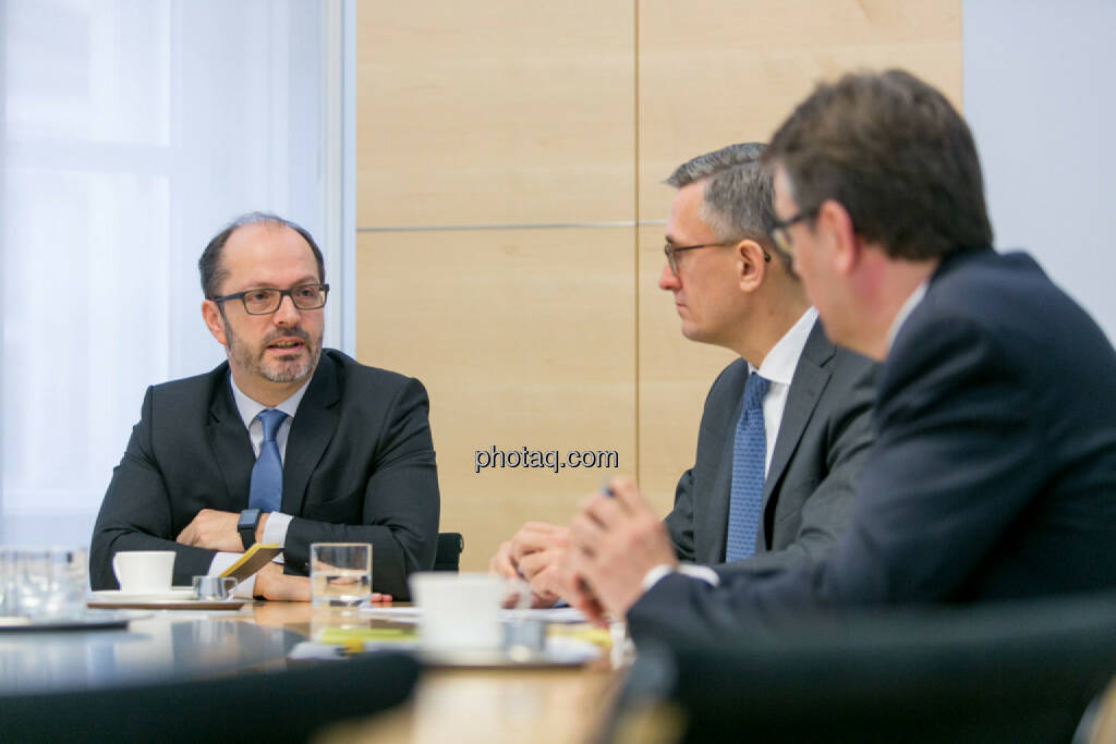 Paul Severin (Erste Asset Management, ÖVFA), Robert Ottel (voestalpine, Aktienforum), Harald Hagenauer (Österreichische Post, C.I.R.A.), © Martina Draper/photaq (03.03.2017) 