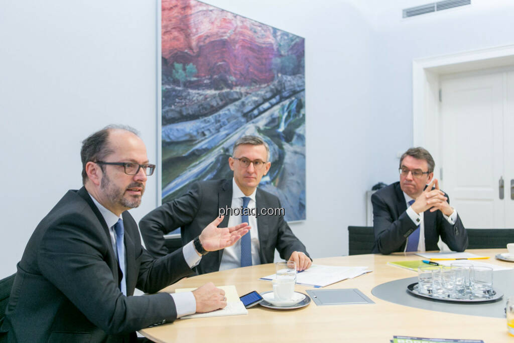 Paul Severin (Erste Asset Management, ÖVFA), Robert Ottel (voestalpine, Aktienforum), Harald Hagenauer (Österreichische Post, C.I.R.A.), © Martina Draper/photaq (03.03.2017) 