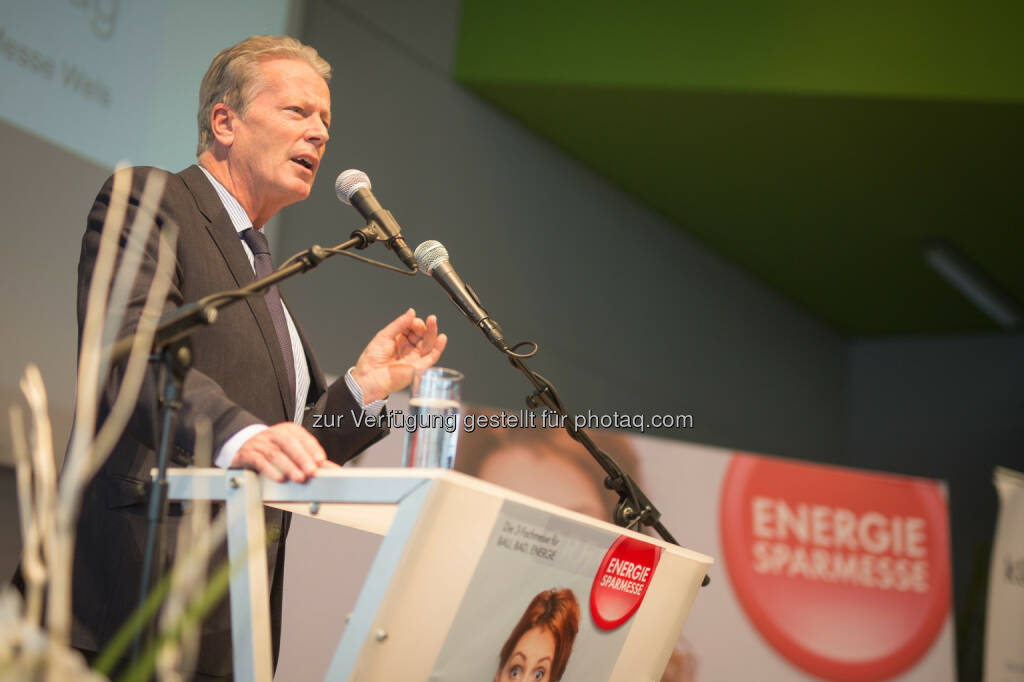 Bundesministerium für Wissenschaft, Forschung und Wirtschaft: Mitterlehner bei Energiesparmesse: Energieeffizienz ist wichtiger denn je (Fotocredit: BMWFW/Glaser), © Aussender (03.03.2017) 