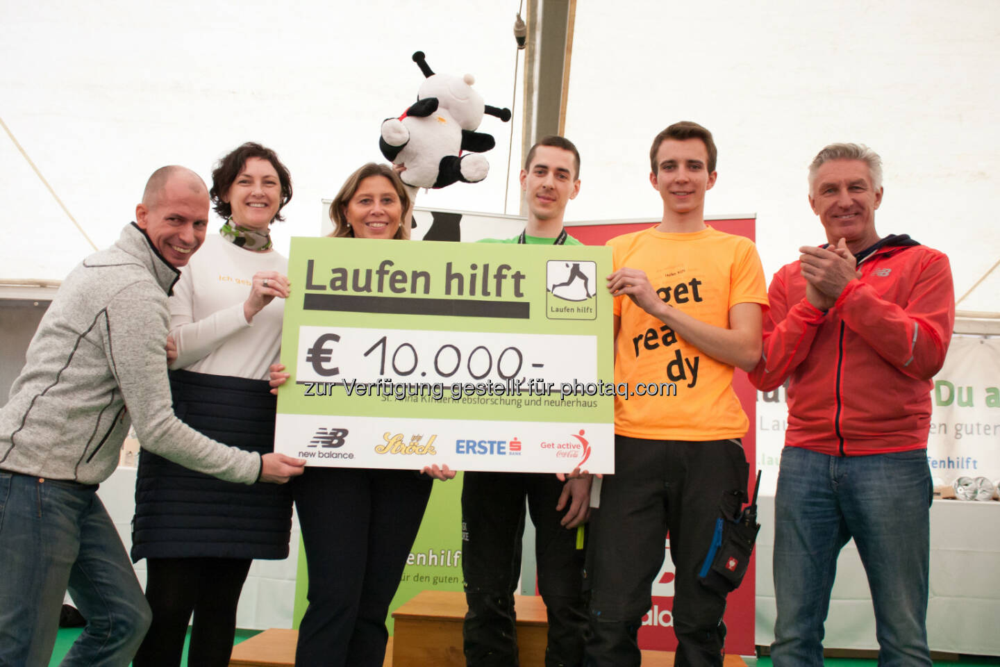 10.000 Euro Spenden für die St. Anna Kinderkrebsforschung und das neunerhaus bei Laufen hilft - Österreichs Laufopening am 5. März 2017 - Laufen hilft GmbH: Österreichs Start in die Laufsaison am 5. März 2017 (Fotocredit: laufenhilft.at/Michael Konecny)