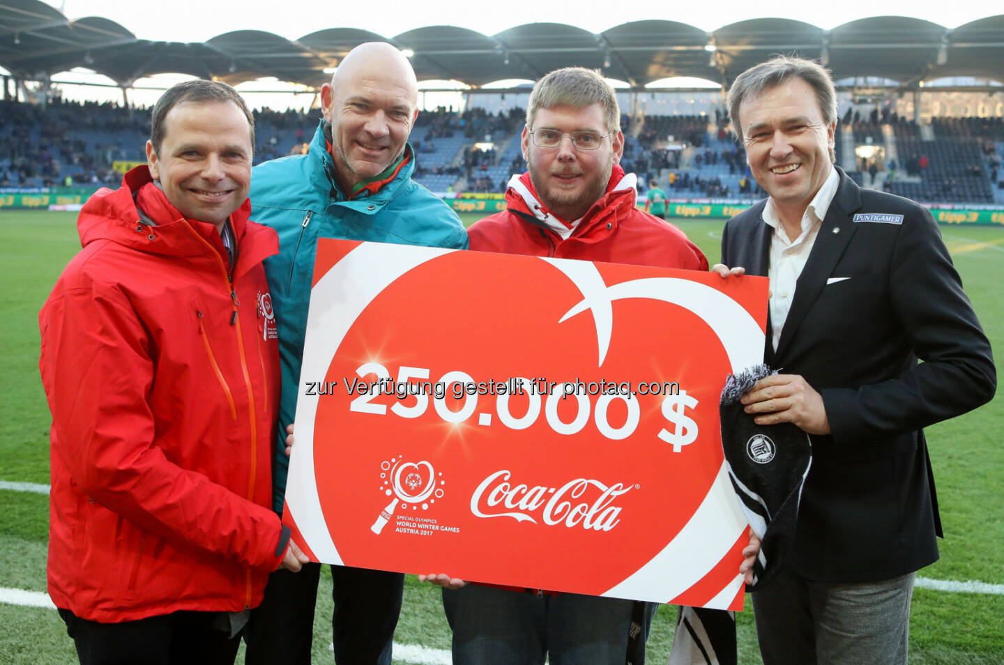 GRAZ,AUSTRIA,12.MAR.17 - SOCCER - tipico Bundesliga, SK Sturm Graz vs SK Rapid Wien. Image shows Philipp Bodzenta (Coca Cola), president Juergen Winter (Special Olympics Austria), Herwig Worschitz and president Christian Jauk (Sturm). Keywords: Wien Energie, Special Olympics World Winter Games, SOWWG Austria 2017 preview. - Special Olympics Gründungspartner Coca-Cola unterstützt die World Winter Games 2017 u.a. mit einer Spende von 250.000 US-Dollar. Unternehmenssprecher Philipp Bodzenta überreichte gestern Sonntag, 12. März, im Rahmen des Bundesliga-Heimspiels des SK Sturm Graz im Beisein von Sturm-Präsident Christian Jauk den Scheck an Special Olympics Österreich-Präsident Jürgen Winter und Athlet Herwig Worschitz. Coca-Cola nützte seine Kommunikationsplattform Nummer 1 – die Etiketten von Millionen 1-Liter Coca-Cola-Flaschen – um Special Olympics österreichweit in den Mittelpunkt zu stellen, 10 Cent pro Flasche gingen nun an Special Olympics. Philipp Bodzenta: „Wir lieben Special Olympics, weil in dieser Bewegung jeder ein Gewinner ist. Im Mittelpunkt all unserer Aktivitäten als Gründungspartner stehen die Special Olympics Athletinnen und Athleten die ganz Österreich begeistern.  Während der Spiele in der Steiermark werden die 13.000 Teilnehmer mit über 500.000 Getränken versorgt, Mitarbeiter aus aller Welt feuern die Athleten an. (Fotocredit: GEPA pictures/ Christian Walgram)