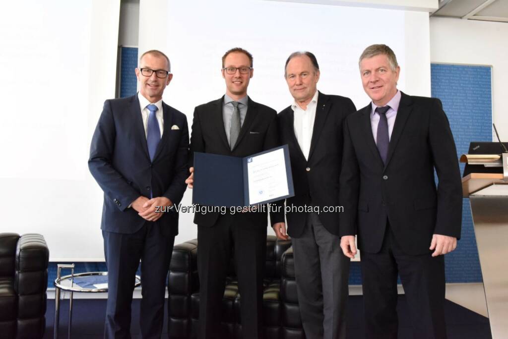 Freuen sich gemeinsam über die neue Professorenwürde. Von links: MCI-Rektor Dr. Andreas Altmann, PD FH-Prof. Dr. Thomas Stöckl, MCI-Kollegiumgsvorsitzender Univ.-Prof. Dr. Franz Pegger, Studiengangsleiter FH-Prof. Dr. Matthias Seeler - MCI Management Center Innsbruck: MCI-Professur an Thomas Stöckl (Fotocredit: MCI), © Aussender (13.03.2017)
