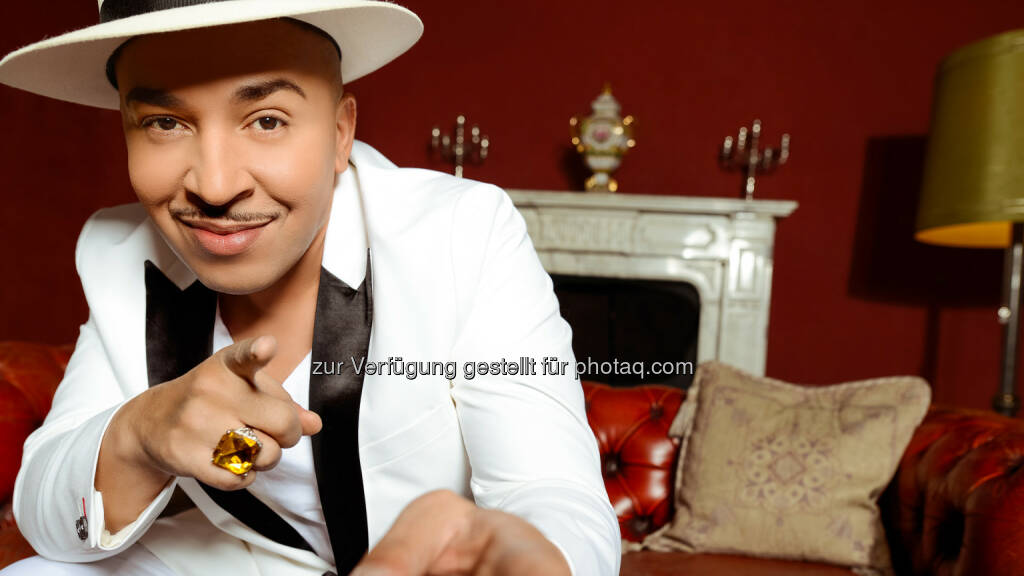 Pop Giganten: One Hit Wonder: Mit Mambo No. 5 konnte Lou Bega (Foto) im Jahr 1999 einen Sommerhit landen. Dabei lag sein Song zunächst zwei Jahre in der Schublade, bis er endlich entdeckt wurde. Doch dann schafft es der Mambo No. 5 zum weltweiten Hit, der bis heute mehr als 53 Millionen verkauft und mit Auszeichnungen aus aller Welt überhäuft wurde  - RTL II: Am 21. März bei RTL II: Pop Giganten: One Hit Wonder (Fotocredit: RTL II), © Aussendung (17.03.2017) 