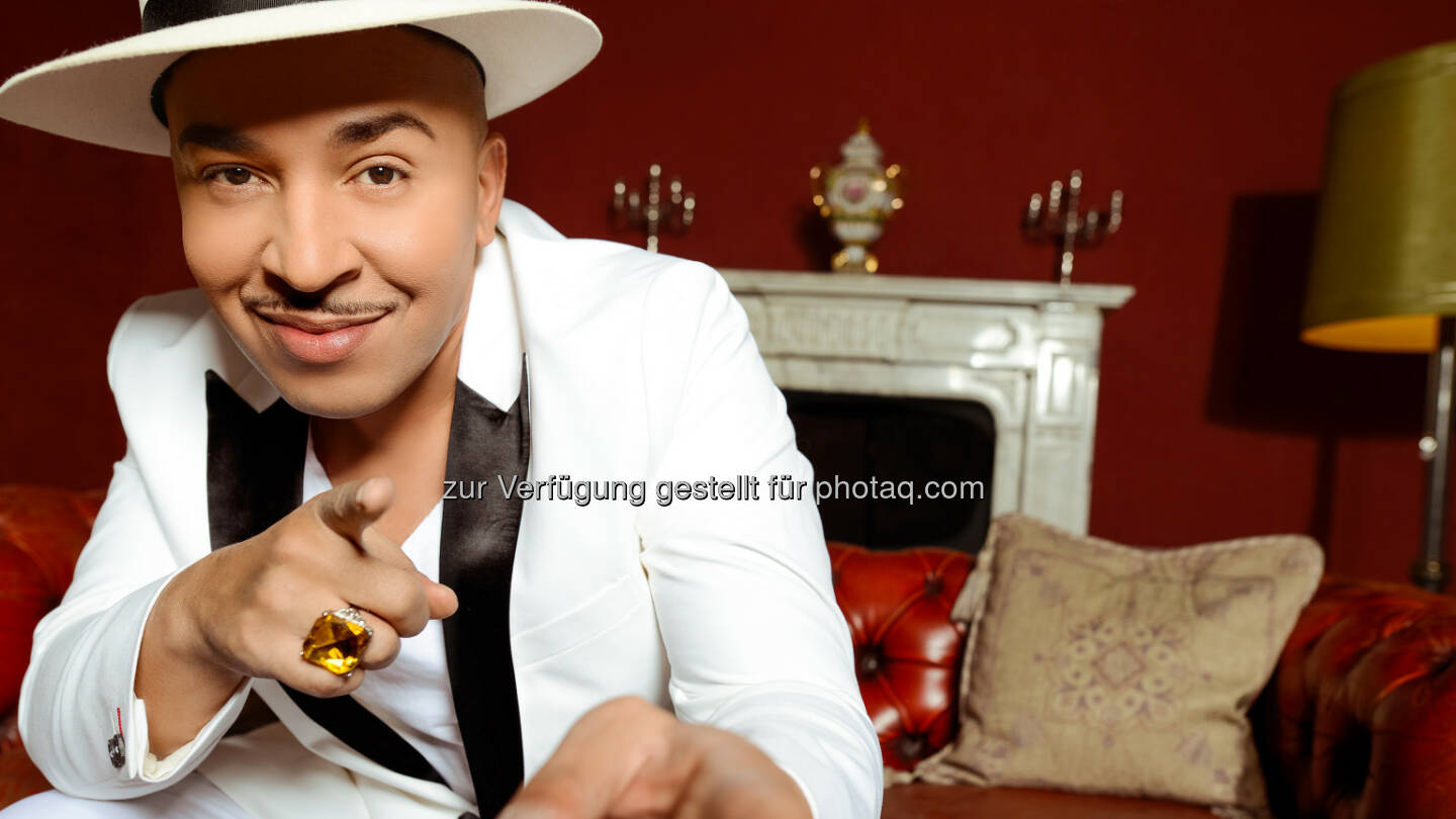 Pop Giganten: One Hit Wonder: Mit Mambo No. 5 konnte Lou Bega (Foto) im Jahr 1999 einen Sommerhit landen. Dabei lag sein Song zunächst zwei Jahre in der Schublade, bis er endlich entdeckt wurde. Doch dann schafft es der Mambo No. 5 zum weltweiten Hit, der bis heute mehr als 53 Millionen verkauft und mit Auszeichnungen aus aller Welt überhäuft wurde  - RTL II: Am 21. März bei RTL II: Pop Giganten: One Hit Wonder (Fotocredit: RTL II)