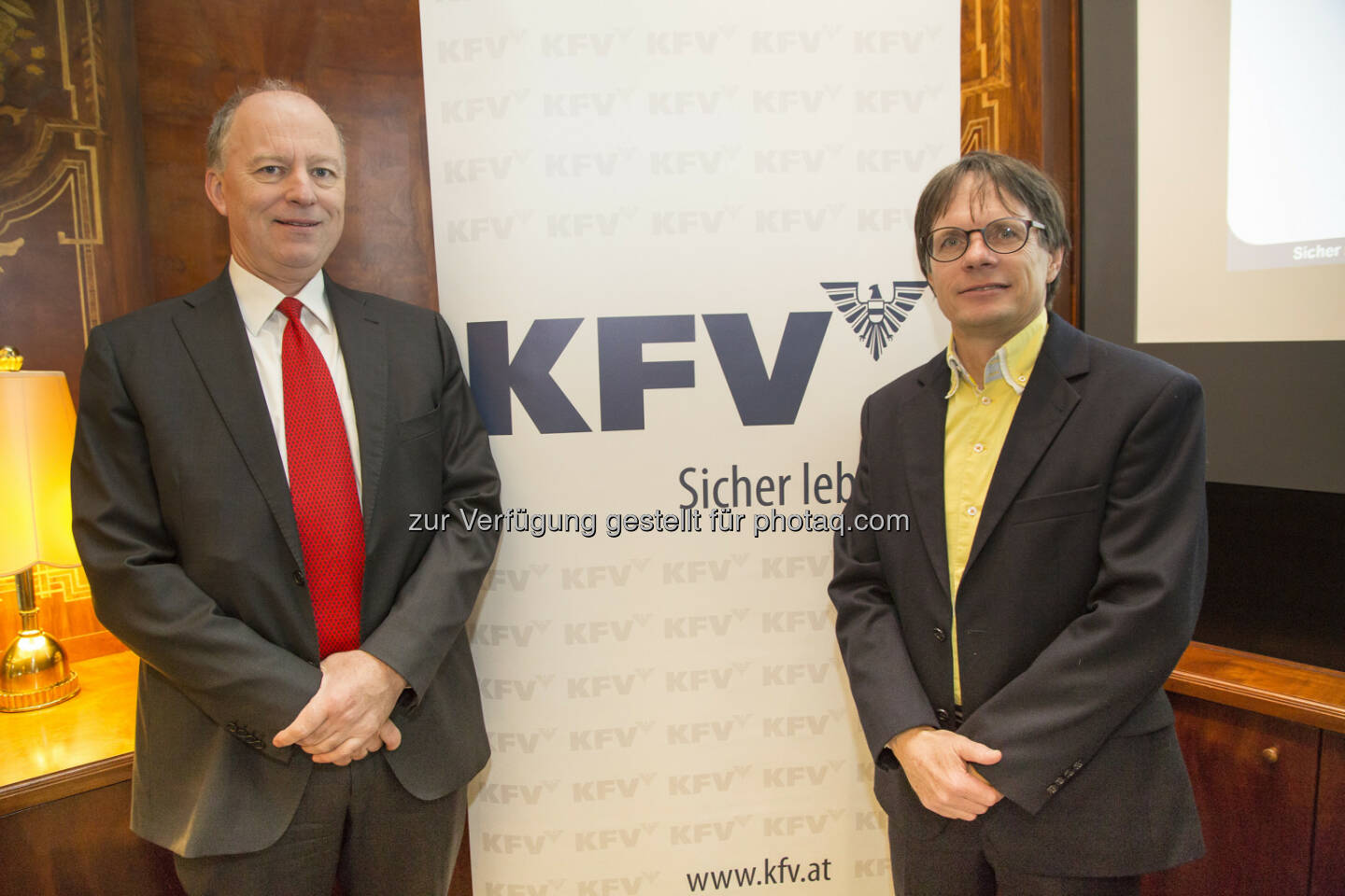 Dr. Othmar Thann, Direktor des KFV; Dipl.-Ing. Klaus Robatsch, Bereichsleiter Forschung & Wissensmanagement im KFV - Kuratorium für Verkehrssicherheit: KFV Unfallbilanz: Hohe Unfallzahlen auch im Jahr 2016 (Fotocredit: Kuratorium für Verkehrssicherheit/APA-Fotoservice/Juhasz)