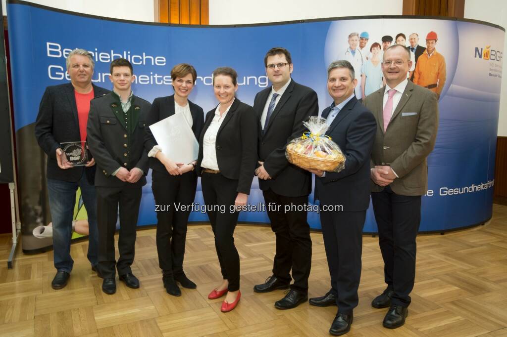 KR Gerhard Hutter, Marcus Estl, BM Dr. Pamela Rendi-Wagner, Mag. Karin Wiedermann-Schula, Michael Auer, LR Ing. Maurice Androsch und Dr. Klaus Ropin. - NÖ Gebietskrankenkasse: NÖGKK: Rekord bei Gütesiegelverleihung (Fotocredit: NÖ Gebietskrankenkasse/APA-Fotoservice/Hörmandinger), © Aussender (23.03.2017)