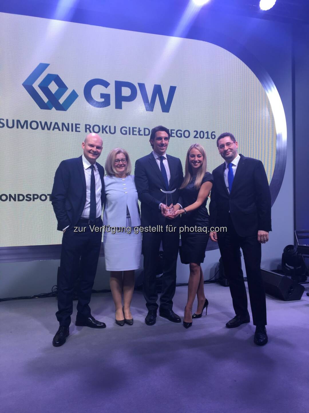 Stefan Neubauer und Anna Gaszynska (RCB) bei der Award-Übergabe mit Michal Cieciórski (Vice President WSE) und Vertretern der Raiffeisen Polbank Marek Tomczuk, Agata Gawin, Jacek Torowski (Fotocredit: RCB)