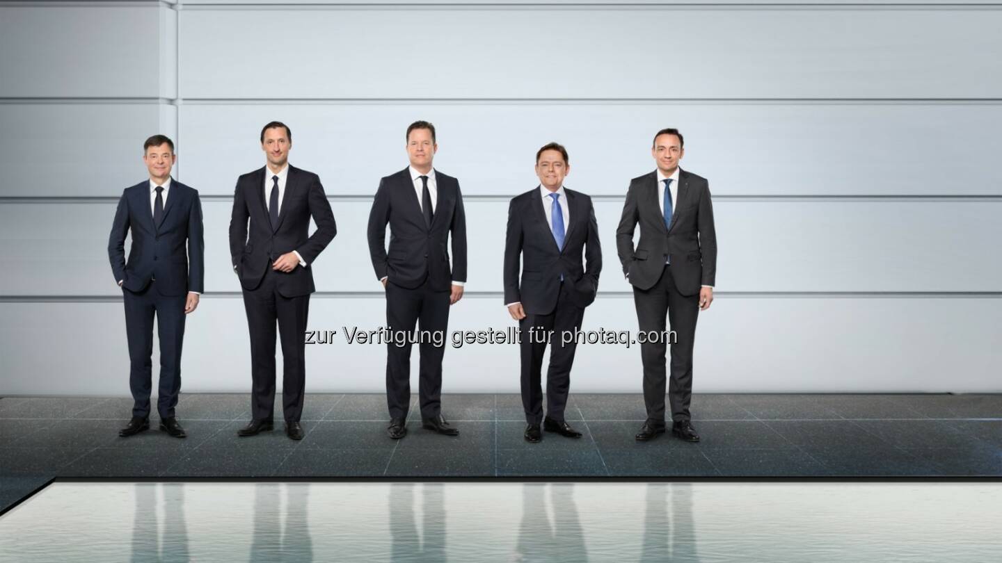 Der Vorstand der Wilo Gruppe (vlnr.): Dr. Markus Beukenberg (CTO), Eric Lachambre (COO), Oliver Hermes (Vorsitzender des Vorstands & CEO), Mathias Weyers (CFO) und Carsten Krumm (COO). - Wilo Gruppe: Wilo: Auf dem Weg in die digitale Zukunft (Fotocredit: obs/Wilo Gruppe/WILO SE)