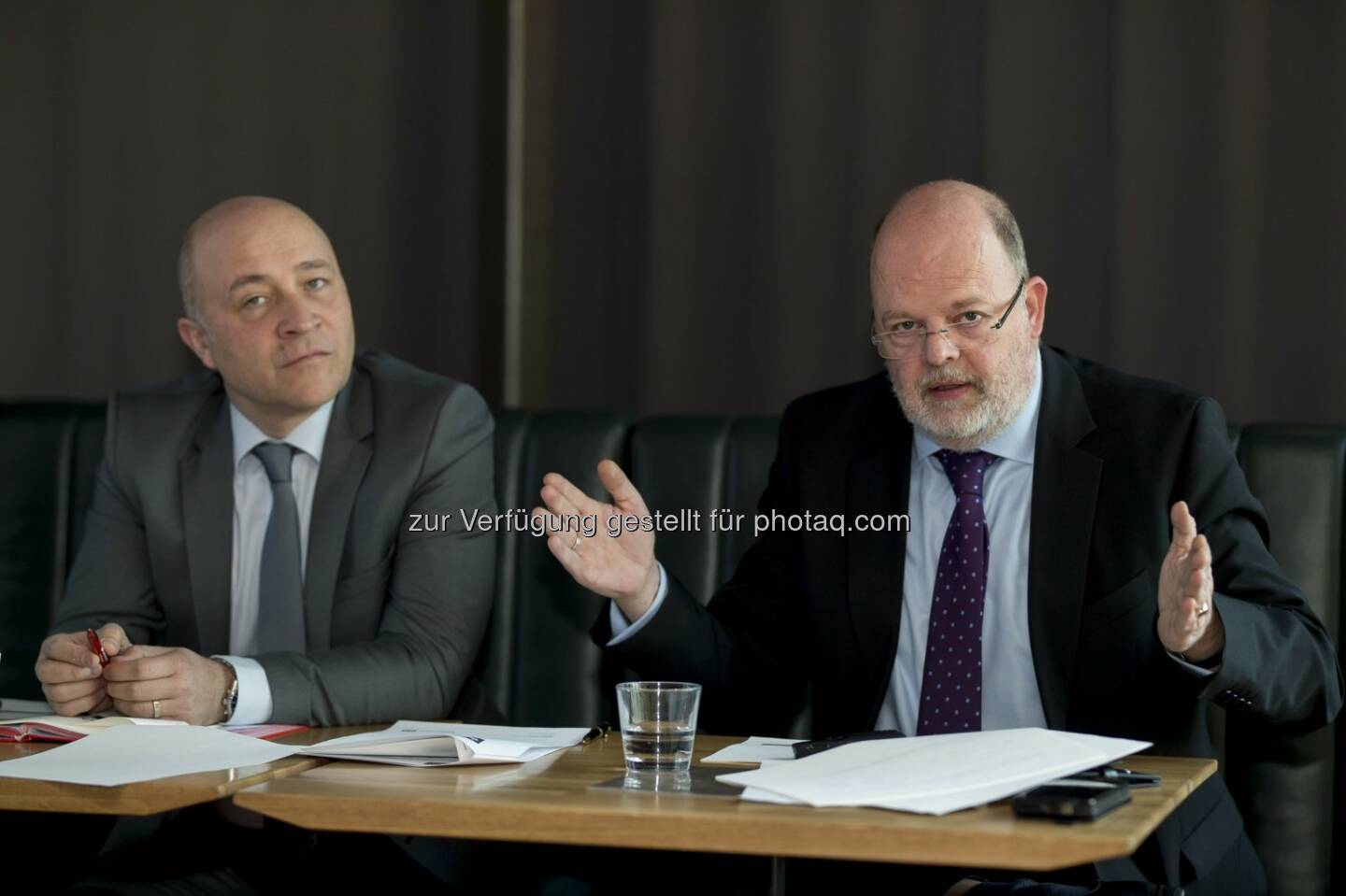 Robert Hofer, Unternehmenssprecher, Santander Consumer Bank und Olaf Peter Poenisch, Vorsitzender der Geschäftsführung, Santander Consumer Bank. - Santander Consumer Bank GmbH: Geschäftsergebnis 2016: Höhenflug der Santander Consumer Bank hält an (Fotocredit: Santander Consumer Bank GmbH/Hörmandinger/APA-Fotoservice)