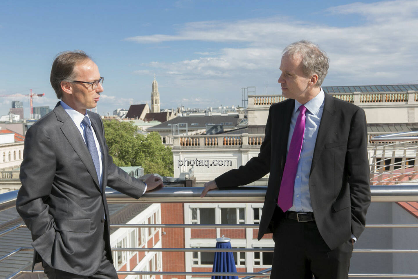 Klaus Malle (Country Managing Director Accenture Österreich), Christian Drastil am Dach des alten Börsegebäudes