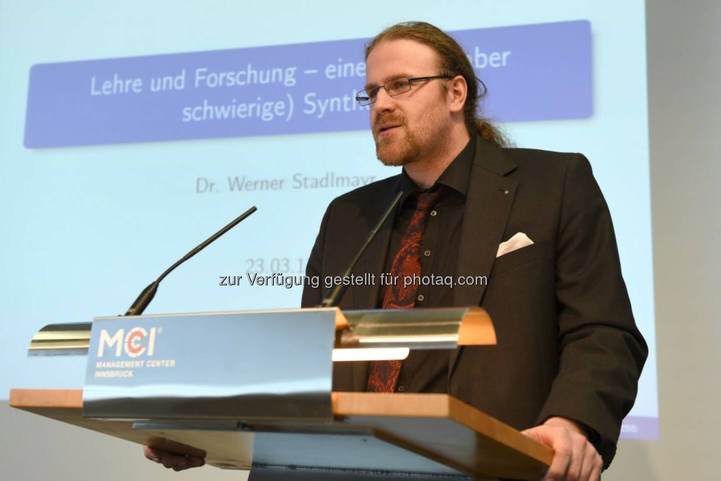 FH-Prof. Dr. rer.nat. Werner Stadlmayr bei seiner Antrittsvorlesung am MCI. - MCI Management Center Innsbruck: MCI-Professur an Werner Stadlmayr (Fotocredit: MCI)
