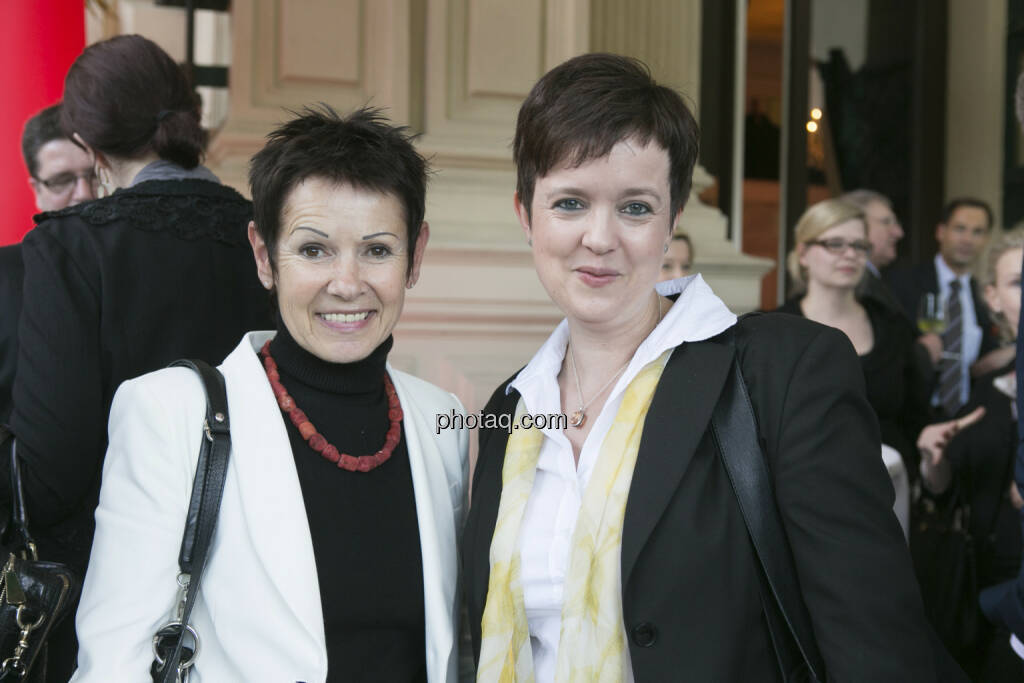 Margarita Hoch (Sanochemia), Silvia Wendecker (Wiener Börse), © finanzmarktfoto/Martina Draper (15.05.2013) 