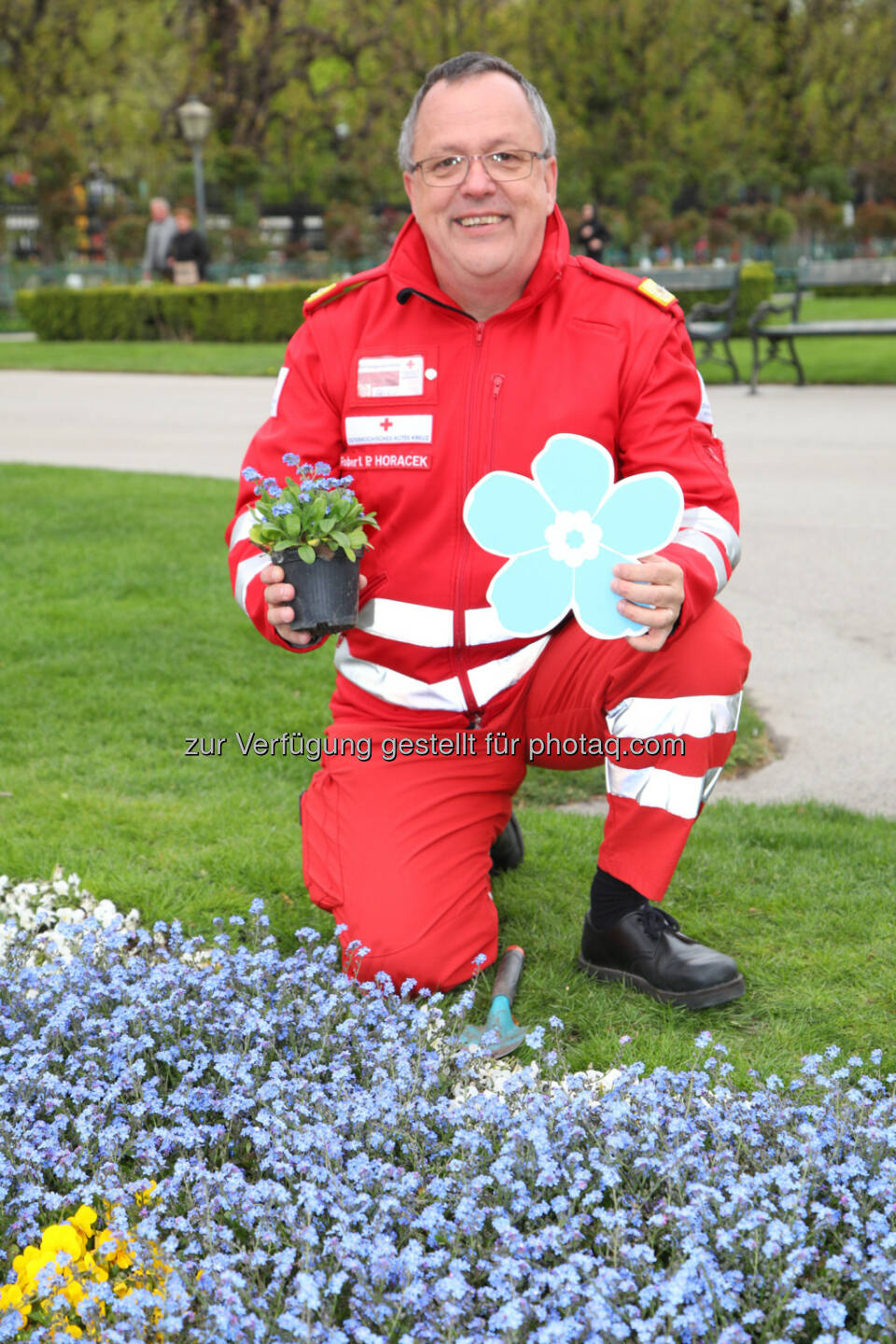 Robert Horacek, stv. Landesgeschäftsleiter des Wiener Roten Kreuzes, bedankt sich bei den TestementspenderInnen. - Wiener Rotes Kreuz: Wiener Rotes Kreuz bedankt sich bei Testamentsspendern (Fotograf: WRK / Fundraisingverband)