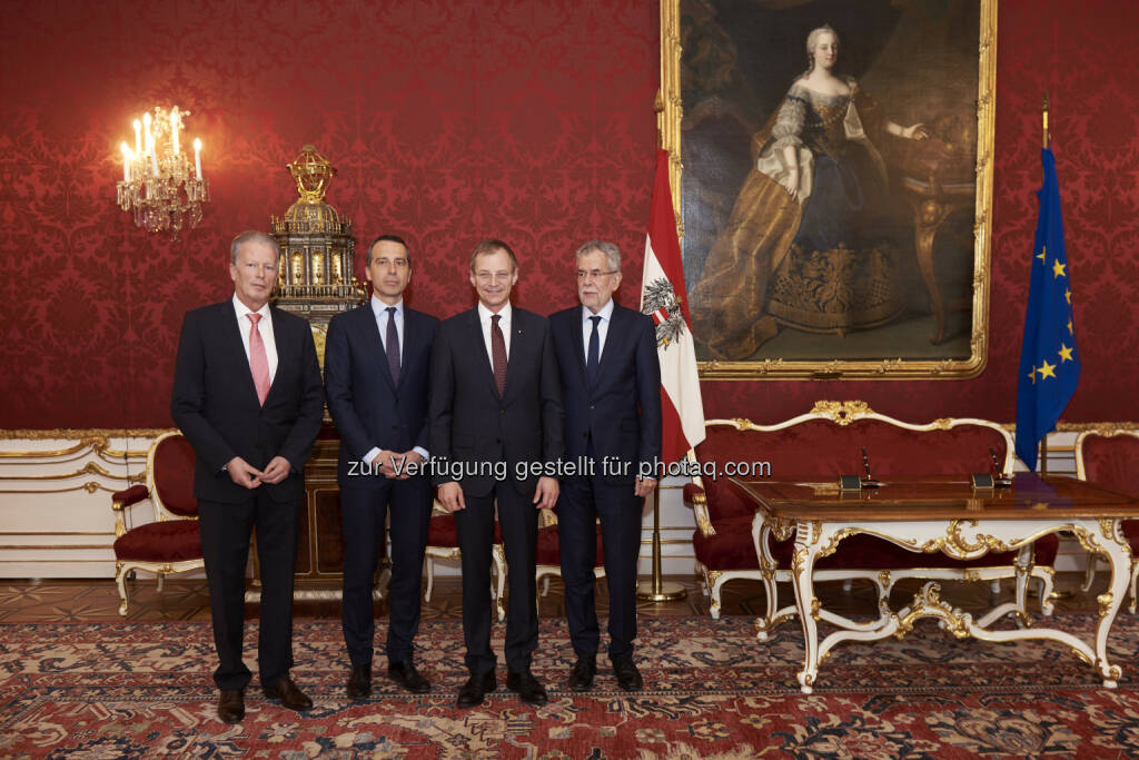 Vizekanzler Reinhold Mitterlehner, Bundeskanzler Christian Kern, Thomas Stelzer und Bundespräsident Alexander Van der Bellen - Angelobung Thomas Stelzer - Landeshauptmann OÖ (Bild: Michael Rausch-Schott), © Aussender (08.04.2017) 