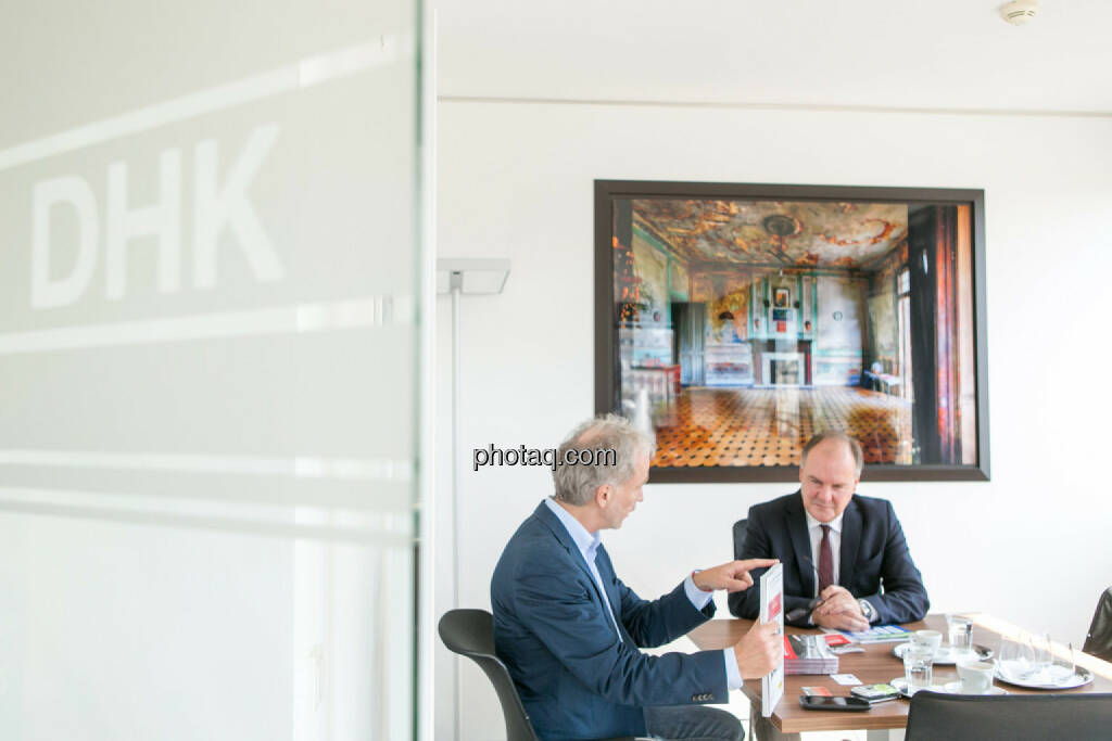 Christian Drastil (BSN), Thomas Gindele (Deutsche Handelskammer in Österreich), © Martina Draper/photaq (10.04.2017) 