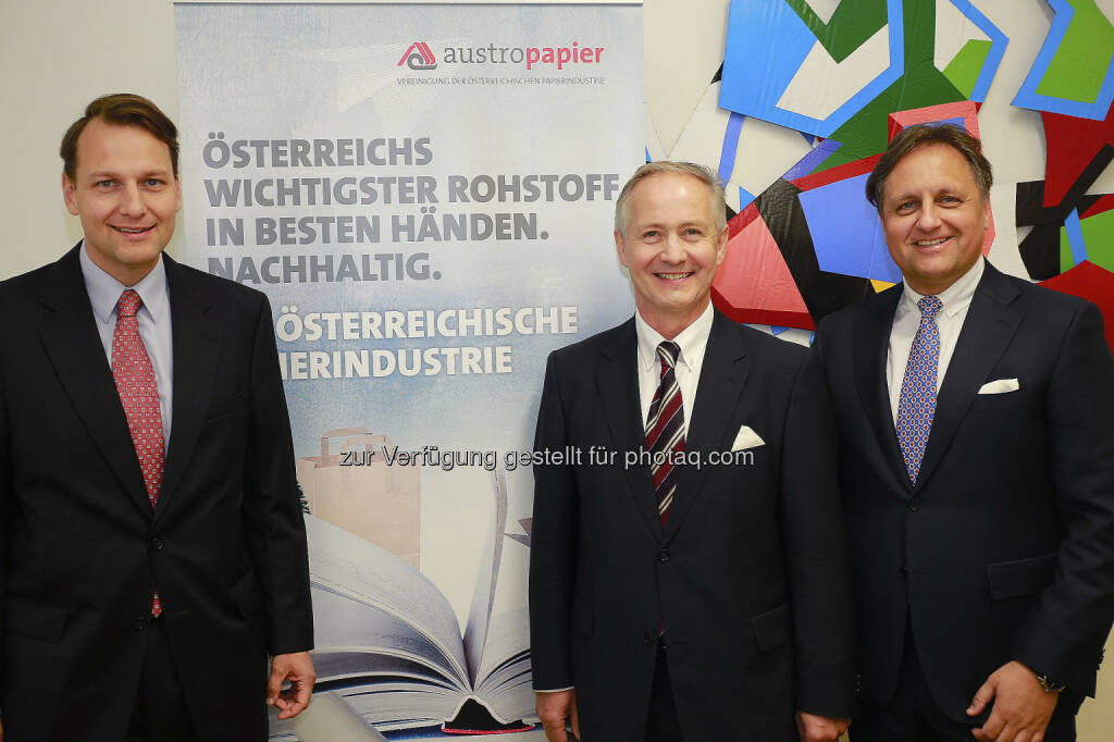 Cord Prinzhorn, Prinzhorn Holding GmbH, Zweiter Vizepräsident Austropapier; Max Oberhumer, Sappi Austria, Präsident Austropapier; Christian Skilich, Mondi Europe and International, Vizepräsident Austropapier - Wirtschaftskammer Österreich: Produktion der Papierindustrie steigt zum dritten Mal in Folge (Fotocredit: Austropapier/APA-Fotoservice/Langegger), © Aussender (19.04.2017) 